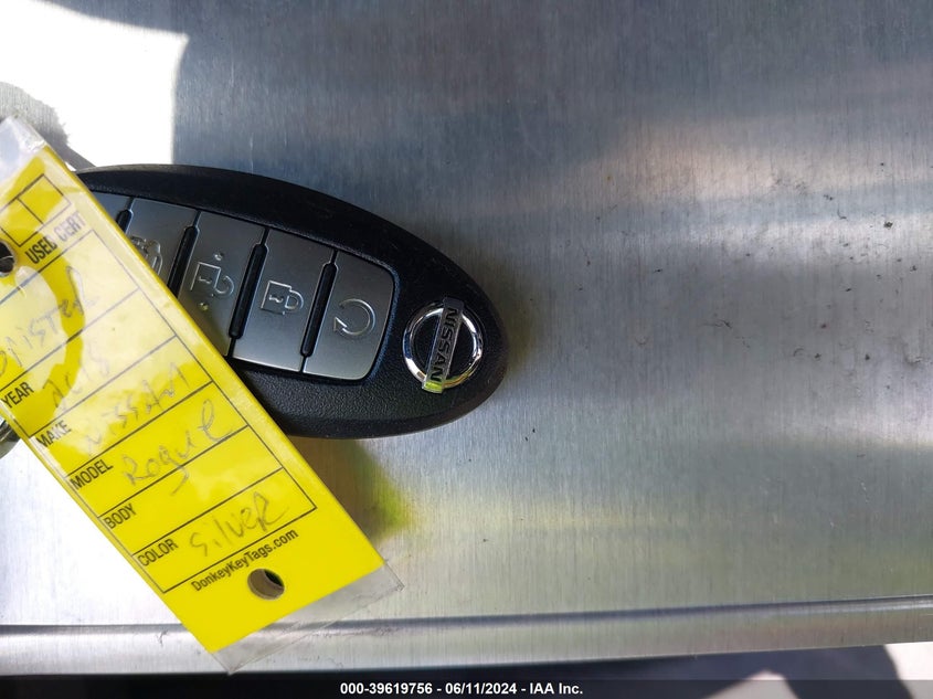 2018 Nissan Rogue Sv VIN: 5N1AT2MT8JC827915 Lot: 39619756