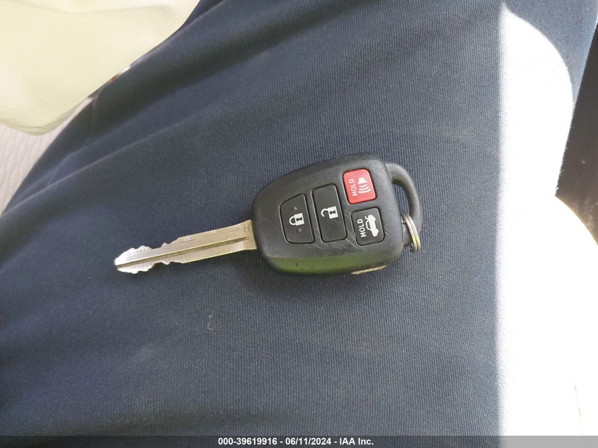 2017 Toyota Corolla Le VIN: 2T1BURHE2HC960763 Lot: 39619916