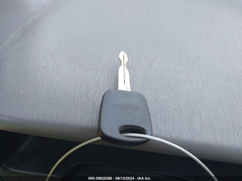 2002 Ford Escape Xlt VIN: 1FMYU03142KC10082 Lot: 39620266