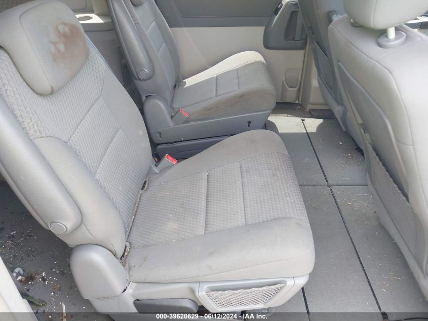 2010 Chrysler Town & Country Lx VIN: 2A4RR4DE7AR152319 Lot: 39620629