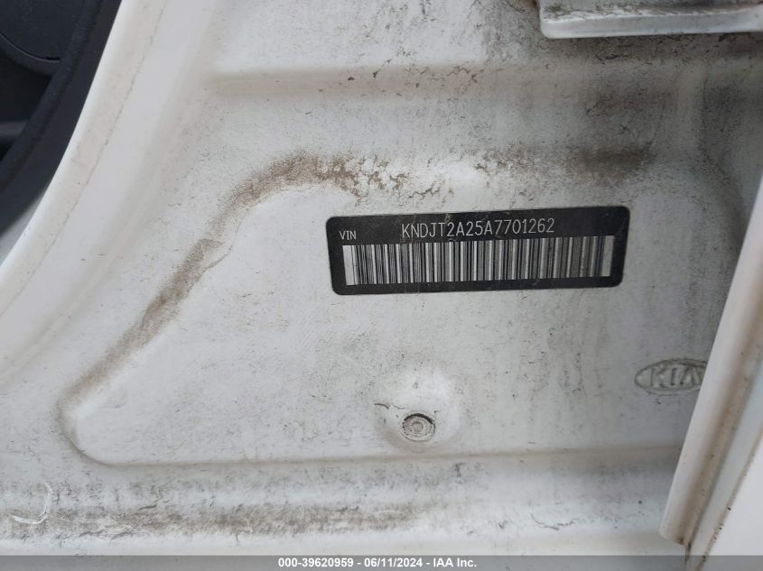 2010 Kia Soul + VIN: KNDJT2A25A7701262 Lot: 39620959