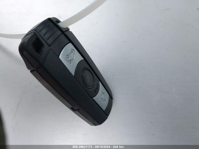 2006 BMW 325I VIN: WBAVB13596K000165 Lot: 39621173