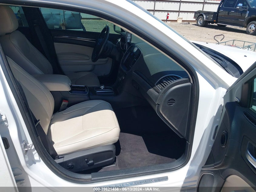 2017 Chrysler 300C VIN: 2C3CCAEG1HH564395 Lot: 39621456