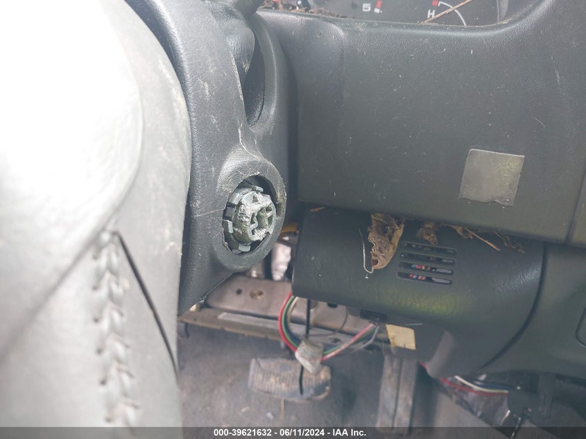 2002 Ford F-250 Lariat/Xl/Xlt VIN: 1FTNW20FX2EA12456 Lot: 39621632