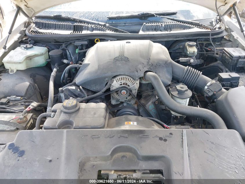 2000 Lincoln Town Car Executive VIN: 1LNHM81W2YY918785 Lot: 39621650