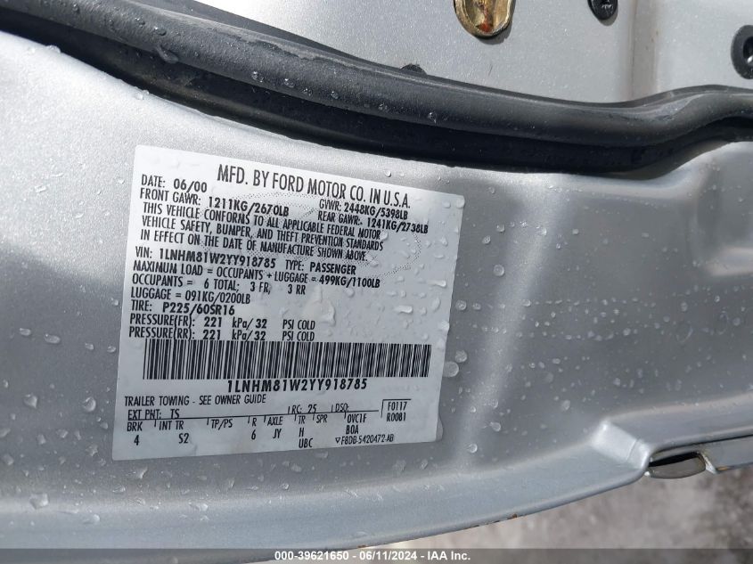 2000 Lincoln Town Car Executive VIN: 1LNHM81W2YY918785 Lot: 39621650