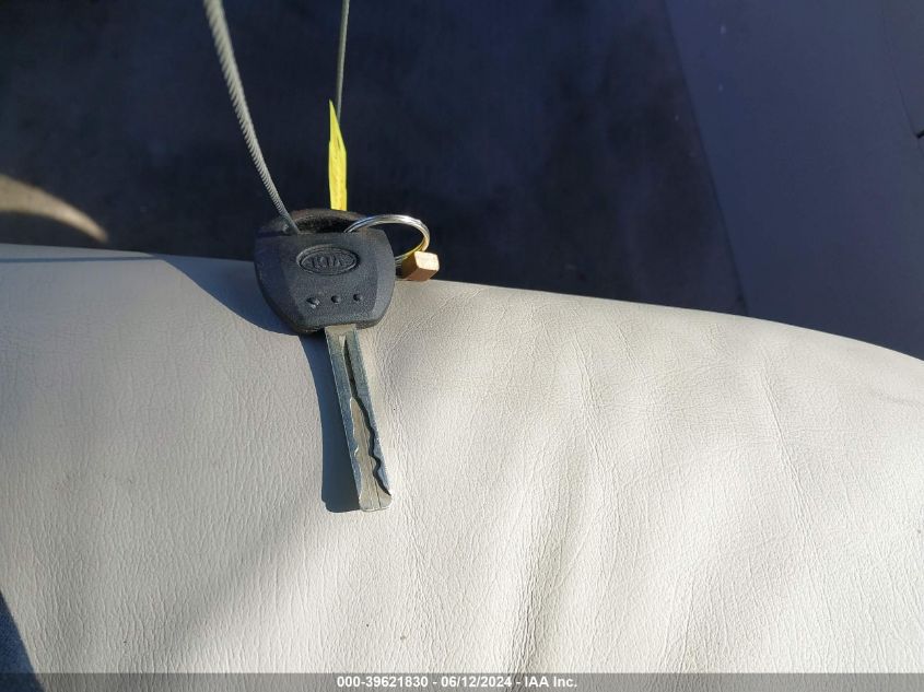 2005 Kia Amanti VIN: KNALD124655074621 Lot: 39621830