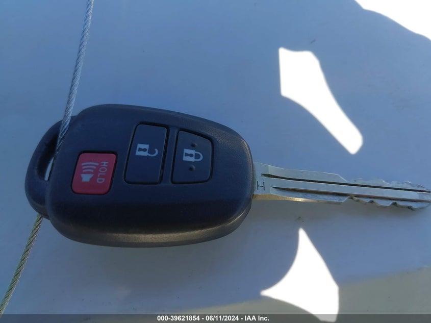 VIN 2T3BFREV3HW595188 2017 TOYOTA RAV4 LE