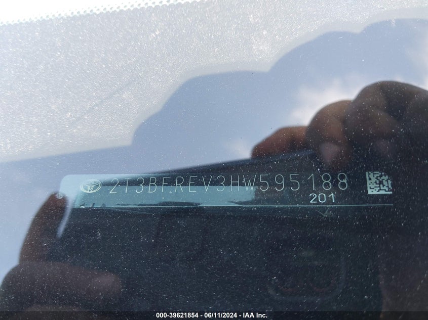 VIN 2T3BFREV3HW595188 2017 TOYOTA RAV4 LE