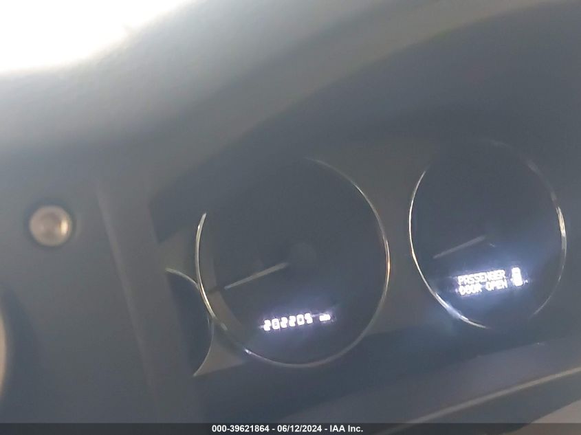 2008 Jeep Commander Overland VIN: 1J8HG68288C182685 Lot: 39621864