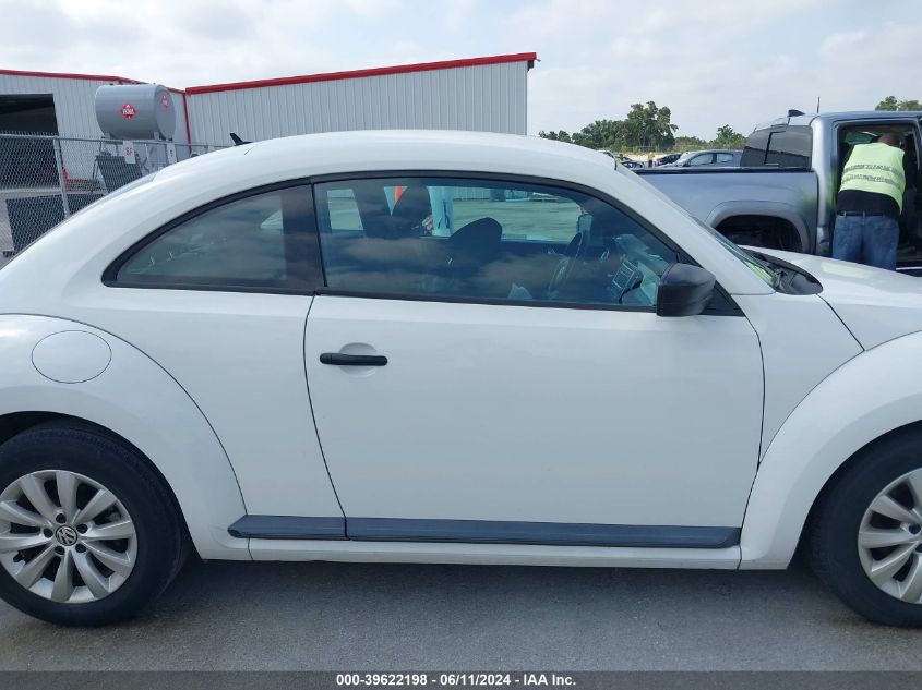 2014 Volkswagen Beetle 2.5L Entry VIN: 3VWFP7AT5EM624319 Lot: 39622198