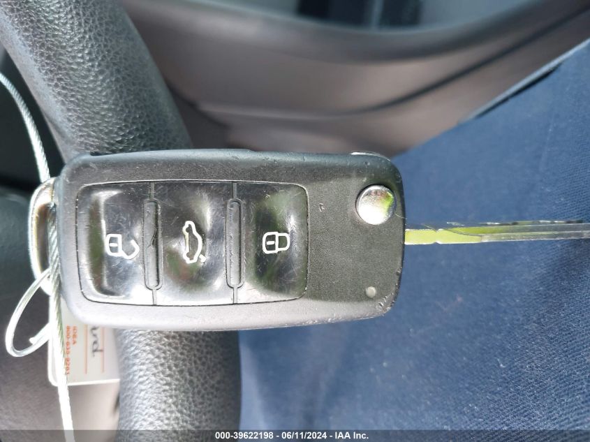 2014 VOLKSWAGEN BEETLE 2.5L ENTRY - 3VWFP7AT5EM624319