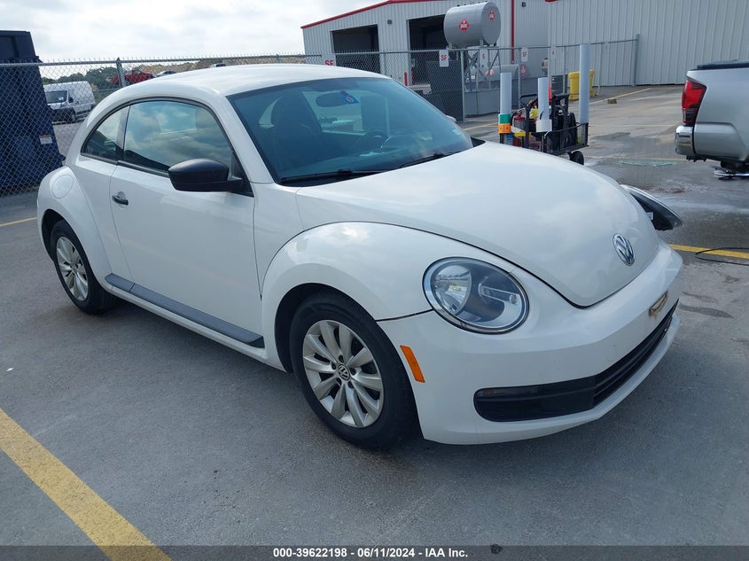 2014 VOLKSWAGEN BEETLE 2.5L ENTRY - 3VWFP7AT5EM624319