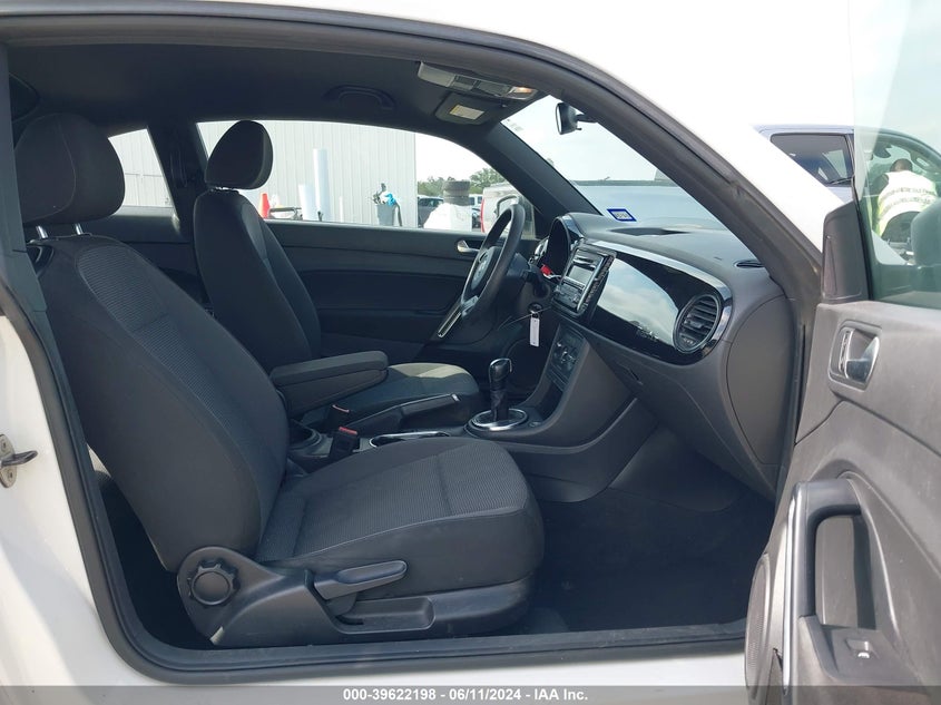 2014 VOLKSWAGEN BEETLE 2.5L ENTRY - 3VWFP7AT5EM624319