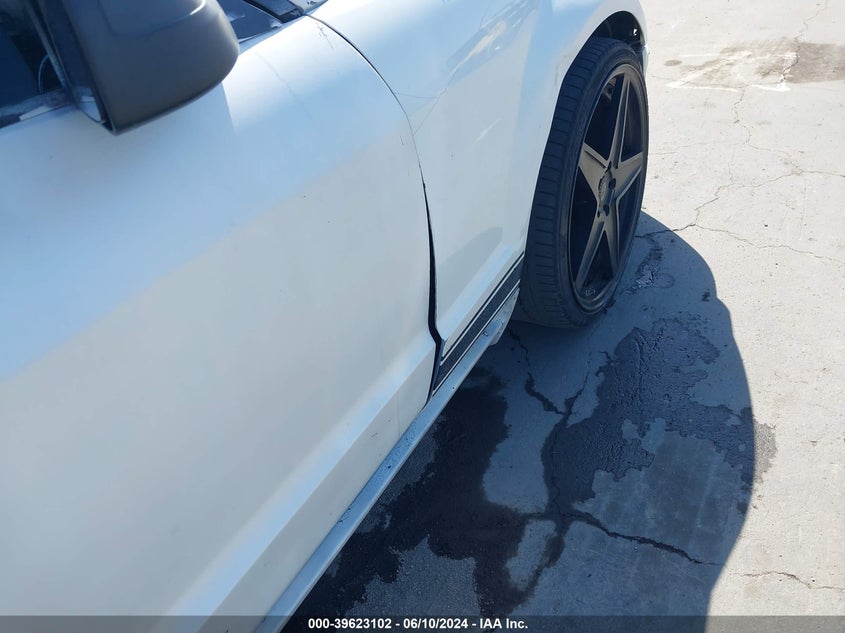 2005 Ford Mustang VIN: 1ZVFT84N355214381 Lot: 39623102