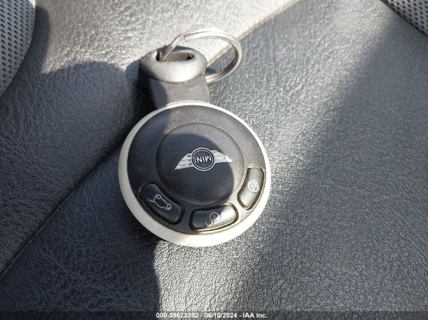 2008 Mini Cooper S VIN: WMWMF73578TV33633 Lot: 39623392