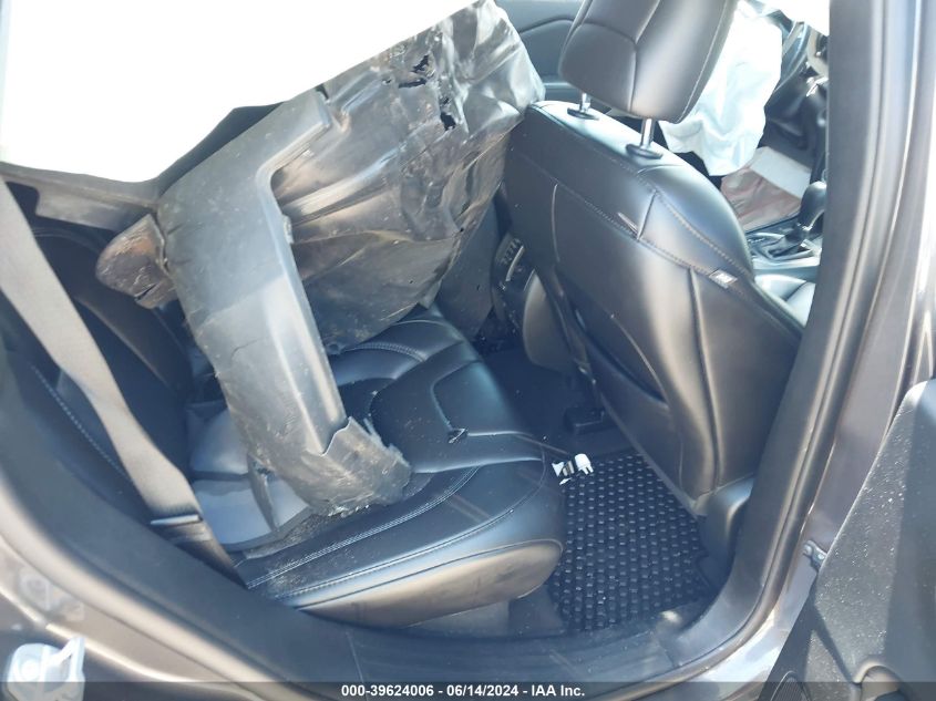 2019 Jeep Cherokee Latitude Plus 4X4 VIN: 1C4PJMLX4KD318453 Lot: 39624006