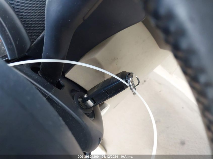 2010 Volkswagen New Beetle 2.5L VIN: 3VWRW3AL1AM003632 Lot: 39624200