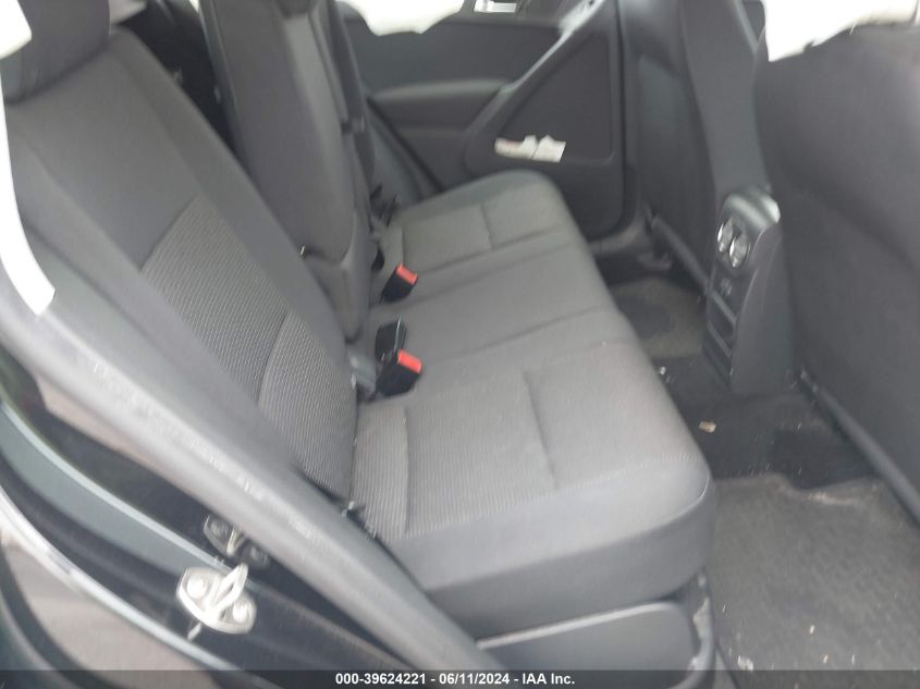 2017 Volkswagen Tiguan 2.0T/2.0T S VIN: WVGAV7AX5HK049121 Lot: 39624221