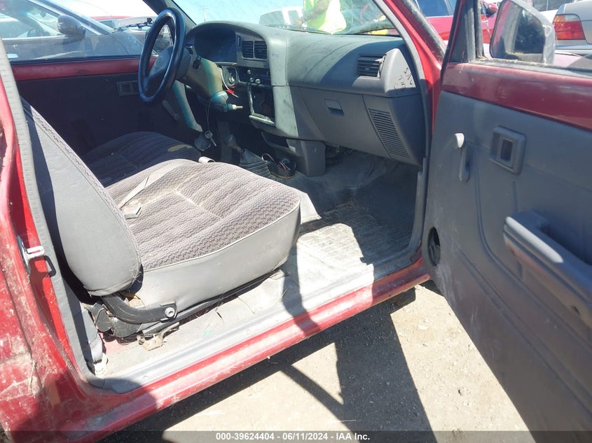 1992 Toyota Pickup 1/2 Ton Short Wheelbase VIN: JT4RN81A1N0104812 Lot: 39624404