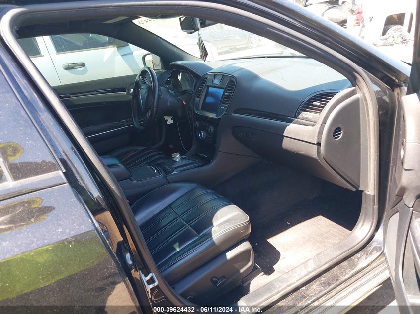 VIN 2C3CCAGG6HH540400 2017 CHRYSLER 300 300S AWD