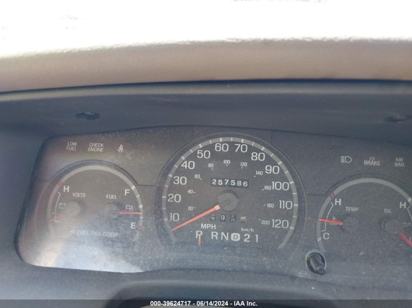 2003 Ford Crown Victoria Standard VIN: 2FAFP73W63X130987 Lot: 39624717