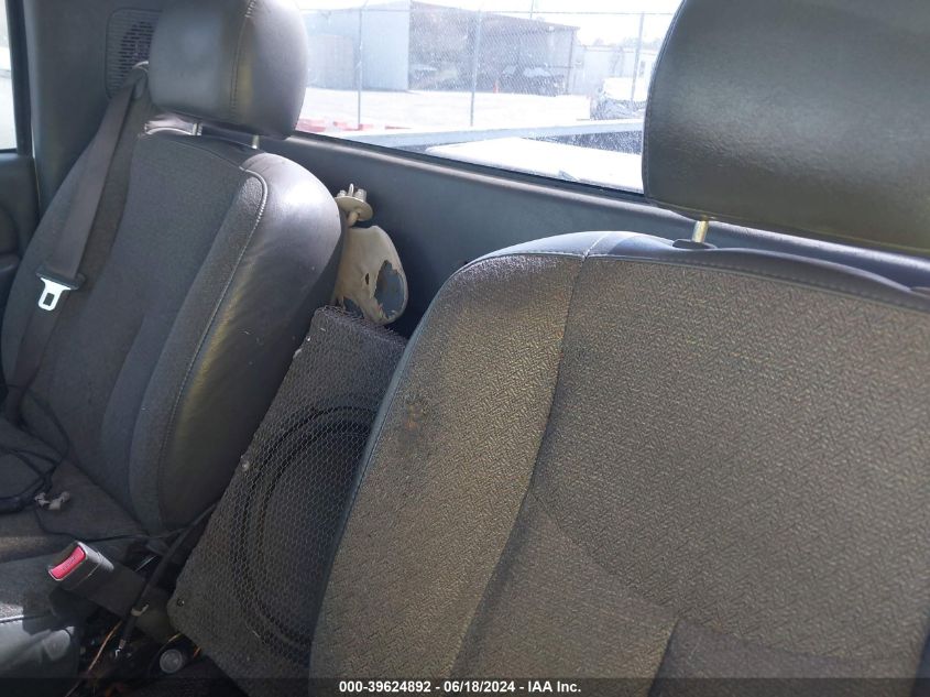 2005 GMC Sierra 1500 Work Truck VIN: 1GTEC14X05Z358843 Lot: 39624892