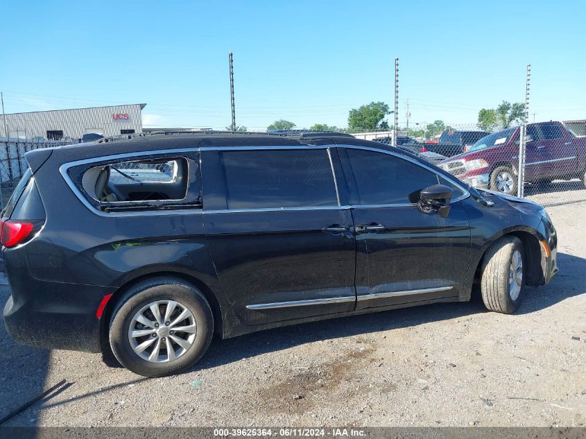 2017 Chrysler Pacifica Touring-L VIN: 2C4RC1BG1HR621067 Lot: 39625364