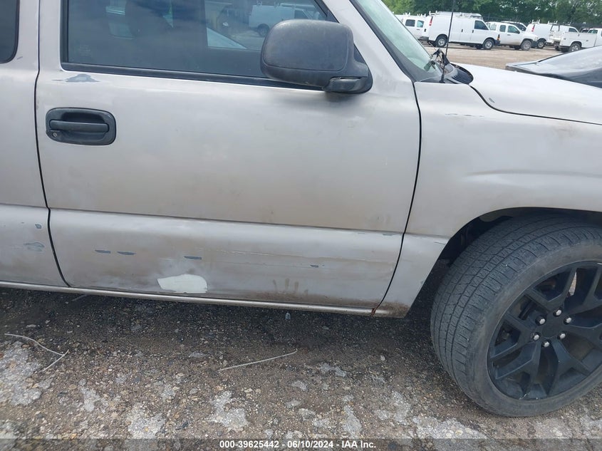 2000 Chevrolet Silverado C1500 VIN: 2GCEC19T6Y1258409 Lot: 39625442