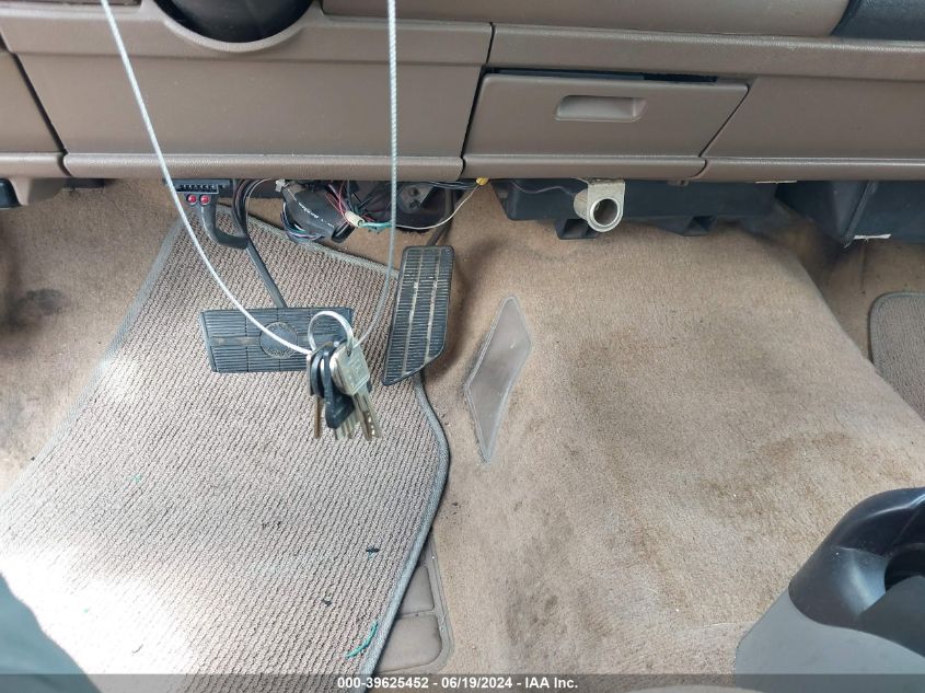 1993 Chevrolet Gmt-400 C1500 VIN: 2GCEC19K4P1146049 Lot: 39625452