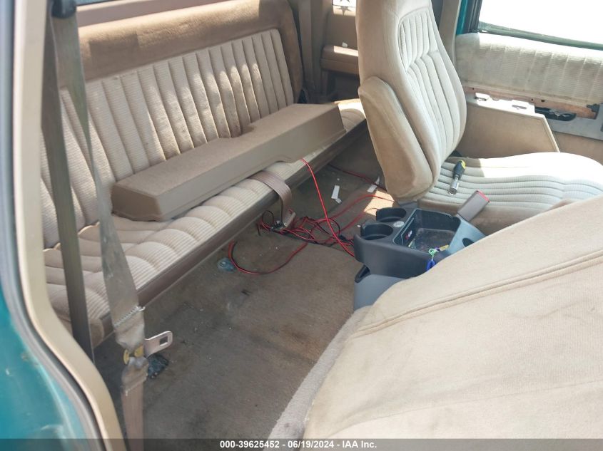 1993 Chevrolet Gmt-400 C1500 VIN: 2GCEC19K4P1146049 Lot: 39625452