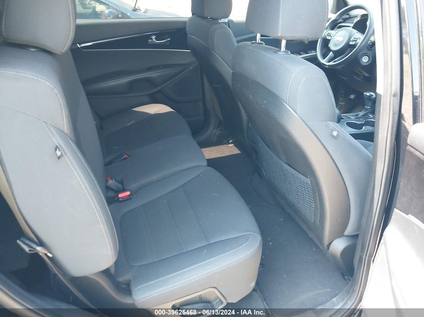 2018 Kia Sorento 2.4L L VIN: 5XYPG4A3XJG426428 Lot: 39625468