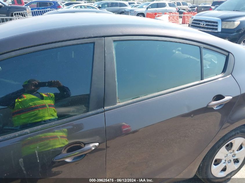 2017 Kia Forte Lx VIN: 3KPFK4A75HE158621 Lot: 39625475