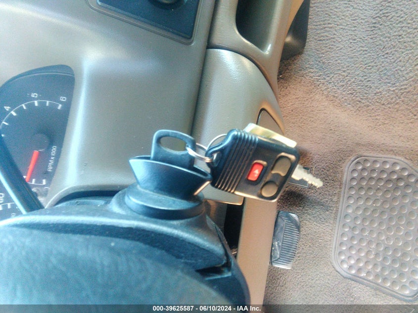 2000 Ford F-250 Lariat/Xl/Xlt VIN: 1FTNW21L8YEA46957 Lot: 39625587