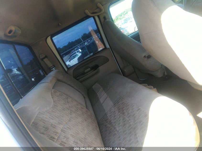 2000 Ford F-250 Lariat/Xl/Xlt VIN: 1FTNW21L8YEA46957 Lot: 39625587