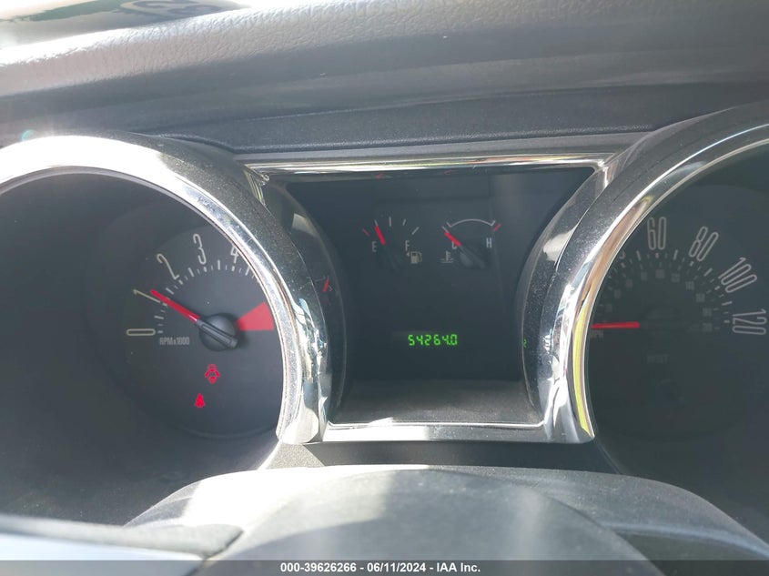 2005 Ford Mustang VIN: 1ZVFT84N455240181 Lot: 39626266