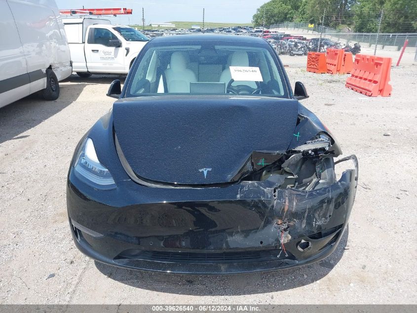 2022 Tesla Model Y Long Range Dual Motor All-Wheel Drive VIN: 7SAYGAEE0NF575669 Lot: 39626540