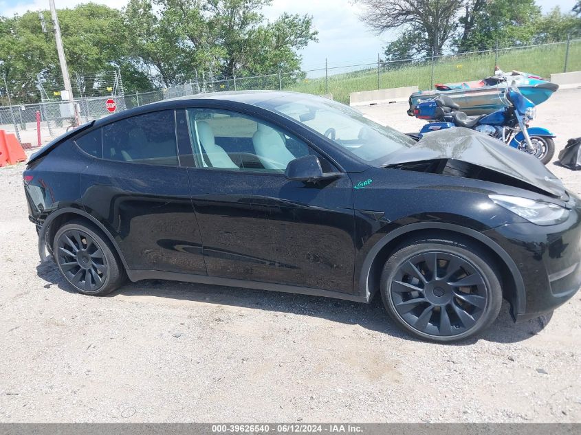 2022 Tesla Model Y Long Range Dual Motor All-Wheel Drive VIN: 7SAYGAEE0NF575669 Lot: 39626540