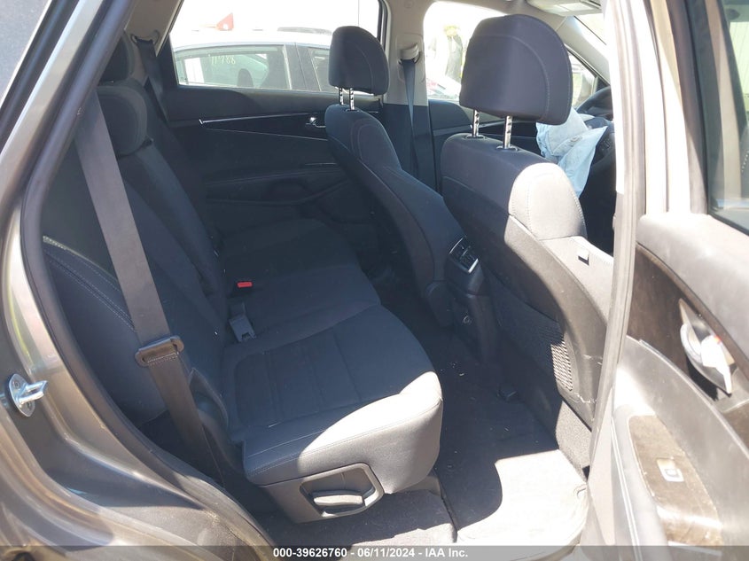 2017 Kia Sorento 2.4L L VIN: 5XYPG4A34HG200640 Lot: 39626760