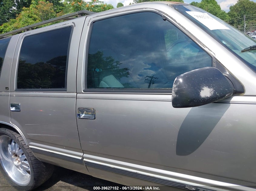 1999 Chevrolet Tahoe Lt VIN: 1GNEC13R3XJ435555 Lot: 39627152