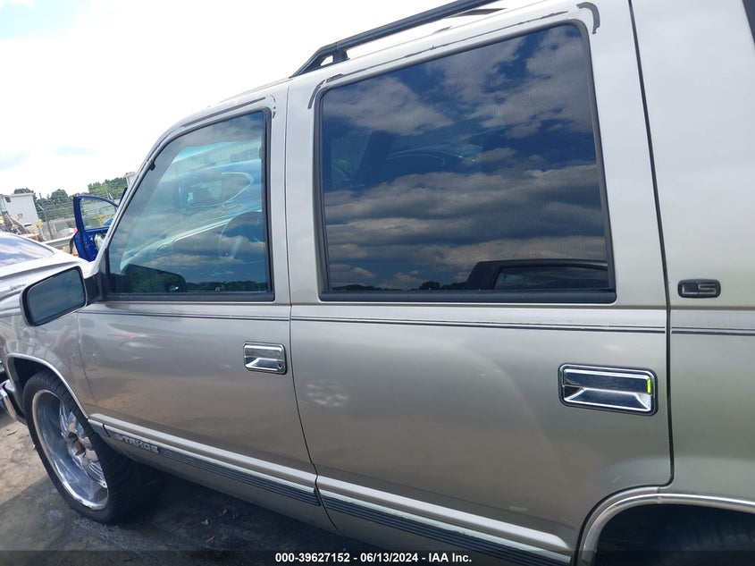 1999 Chevrolet Tahoe Lt VIN: 1GNEC13R3XJ435555 Lot: 39627152