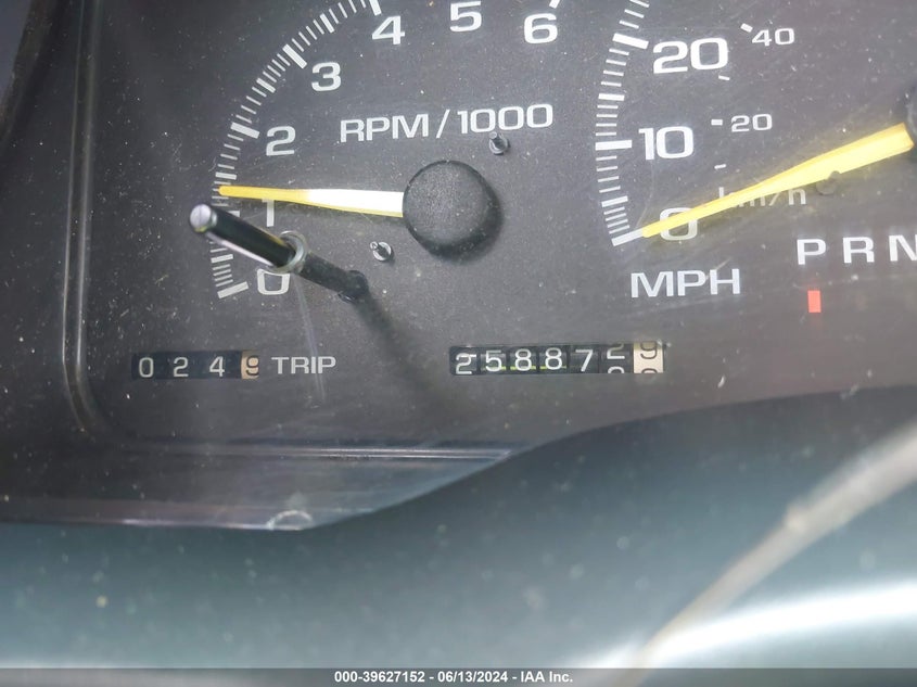 1999 Chevrolet Tahoe Lt VIN: 1GNEC13R3XJ435555 Lot: 39627152