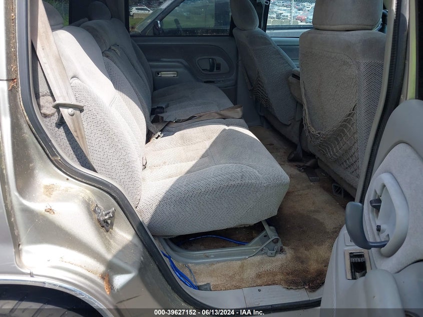 1999 Chevrolet Tahoe Lt VIN: 1GNEC13R3XJ435555 Lot: 39627152