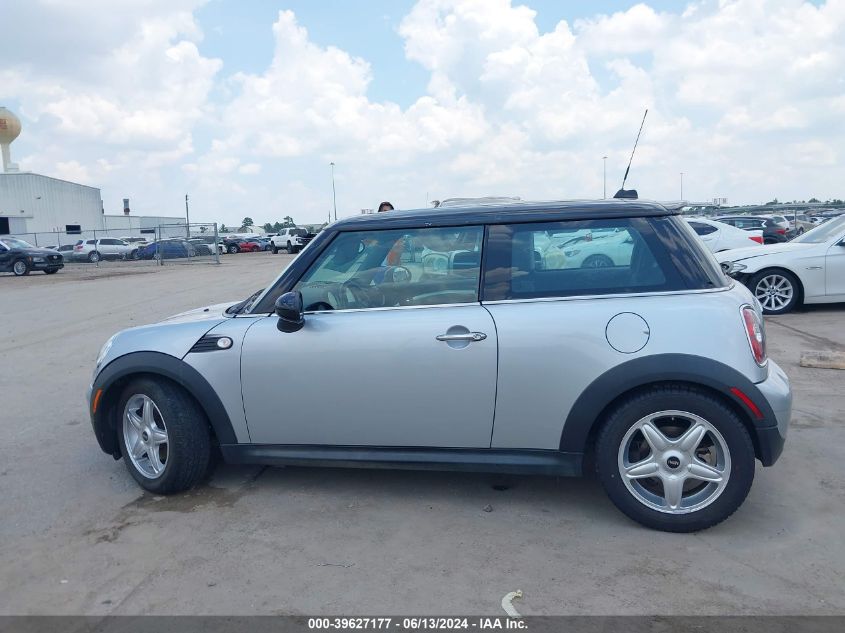 2010 Mini Cooper VIN: WMWMF3C55ATU77433 Lot: 39627177