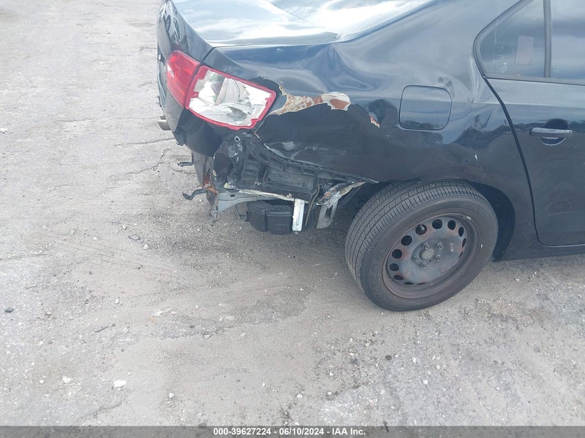 2012 Volkswagen Jetta 2.0L S VIN: 3VW2K7AJ0CM385058 Lot: 39627224