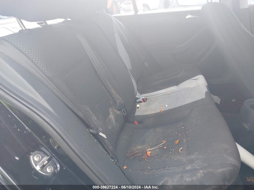 2012 Volkswagen Jetta 2.0L S VIN: 3VW2K7AJ0CM385058 Lot: 39627224