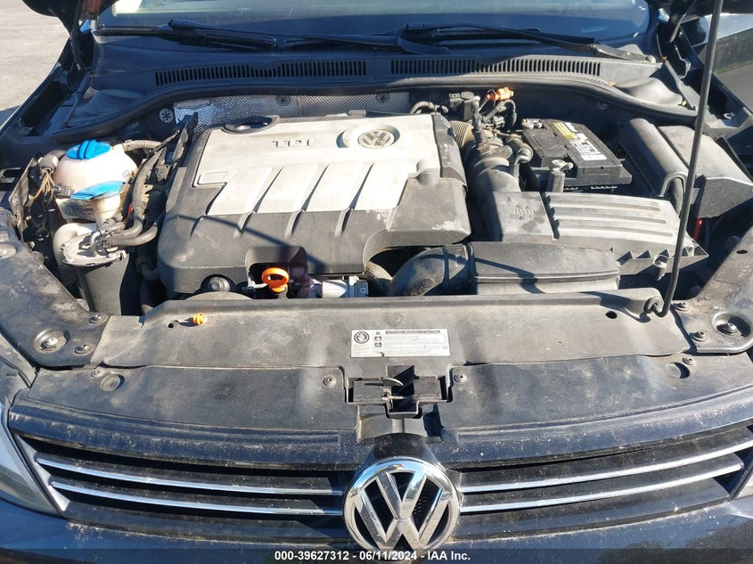 2011 Volkswagen Jetta 2.0L Tdi VIN: 3VWLL7AJXBM121667 Lot: 39627312