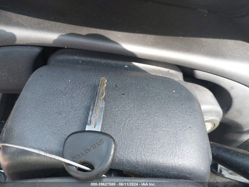 2004 Hyundai Elantra Gls/Gt VIN: KMHDN46DX4U805213 Lot: 39627580