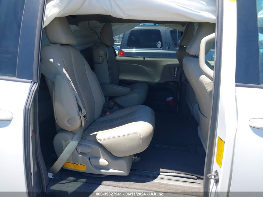 2011 Toyota Sienna Xle V6 VIN: 5TDYK3DC7BS174425 Lot: 39627941