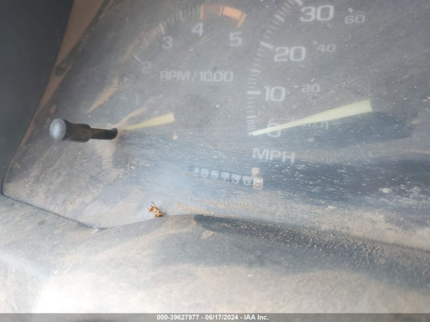 1995 Chevrolet Gmt-400 C2500 VIN: 1GCFC24KXSZ146073 Lot: 39627977